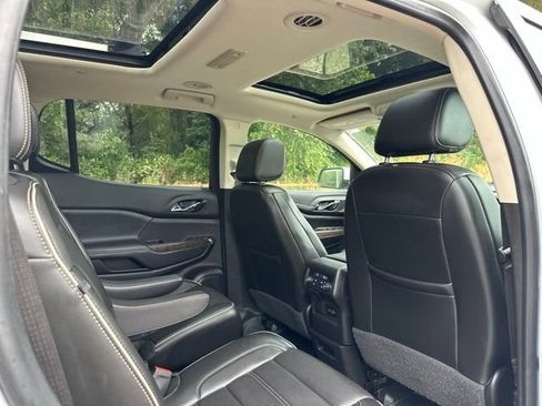Used 2021 GMC Acadia Denali w/ Denali Ultimate Package AWD/4WD image 21