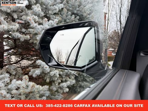 Used 2025 Chevrolet Suburban High Country image 24