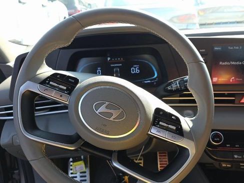 Used 2025 Hyundai Elantra Sport image 6