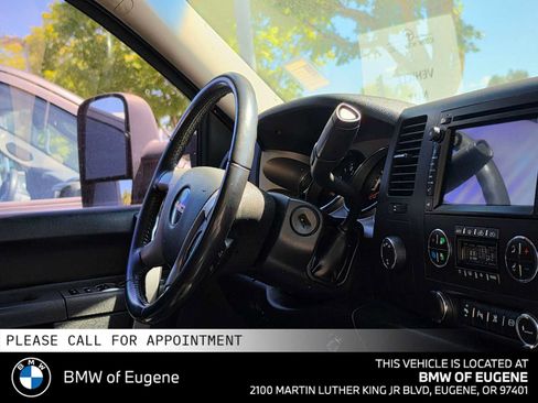 Used 2011 GMC Sierra 2500 SLE w/ SLE Preferred Package AWD/4WD image 10