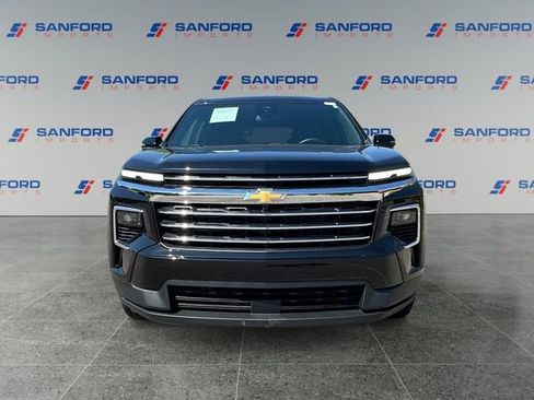 Used 2025 Chevrolet Traverse LT FWD image 8