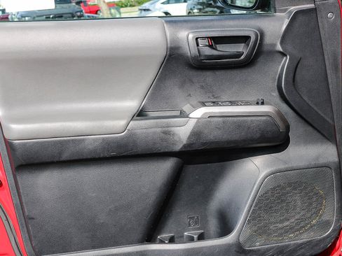 Used 2020 Toyota Tacoma SR5 w/ Technology Package AWD/4WD image 21