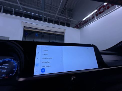 Used 2023 Toyota Crown XLE image 23