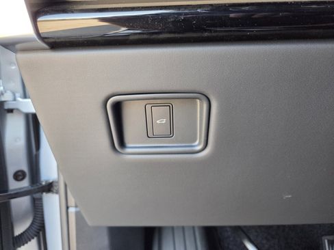 New 2025 Land Rover Range Rover SE image 15