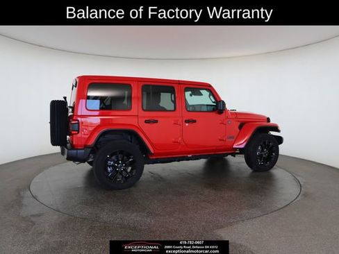 Used 2025 Jeep Wrangler Unlimited Sahara w/ Safety Group image 21