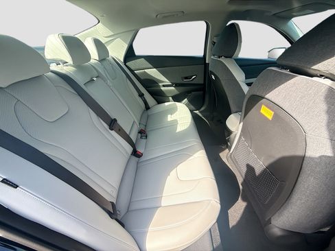 New 2026 Hyundai Elantra Limited FWD image 19