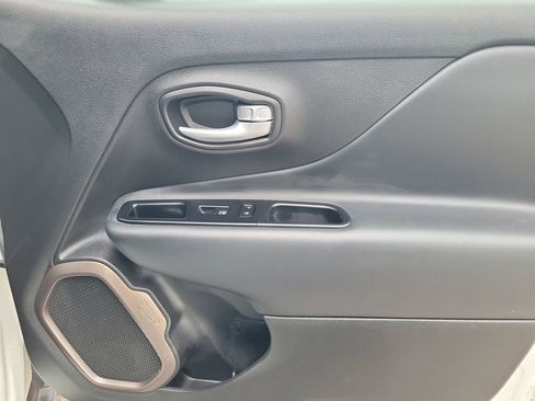 Used 2023 Jeep Renegade Latitude image 36