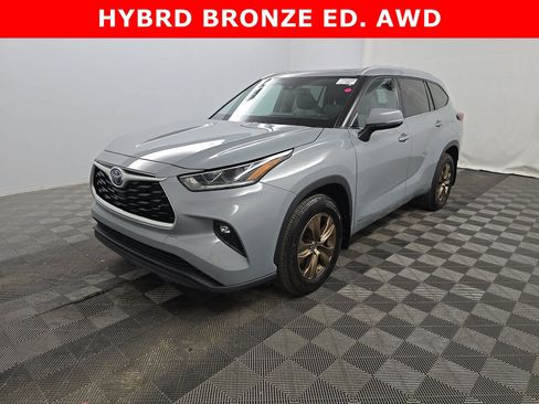 Used 2022 Toyota Highlander Bronze Edition AWD/4WD image 1