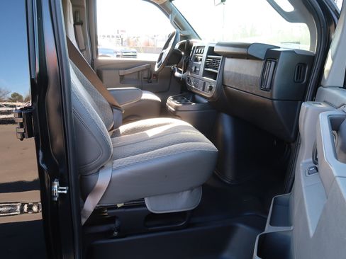 Used 2025 Chevrolet Express 3500 LS image 36