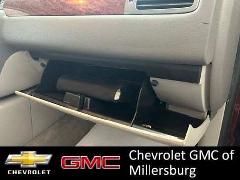 Used 2008 GMC Yukon XL SLT w/ SLT Preferred Equipment Group AWD/4WD image 28