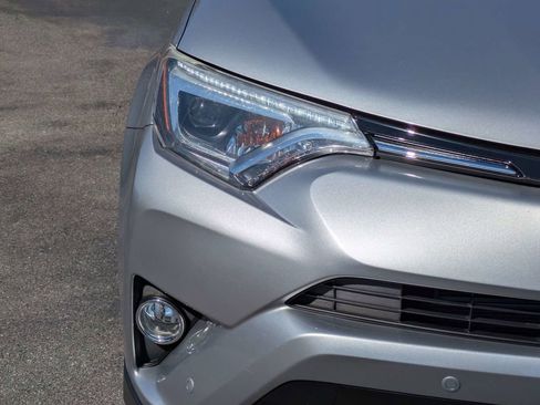 Used 2017 Toyota RAV4 Limited image 10