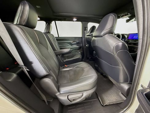 Certified 2024 Toyota Grand Highlander AWD Hybrid image 31