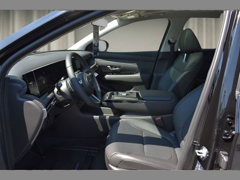 New 2025 Hyundai Tucson Limited image 9