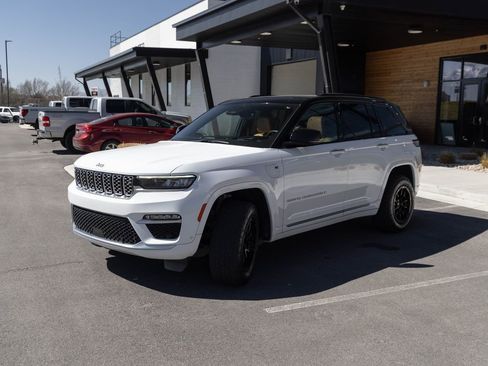 Used 2022 Jeep Grand Cherokee Summit AWD/4WD image 3