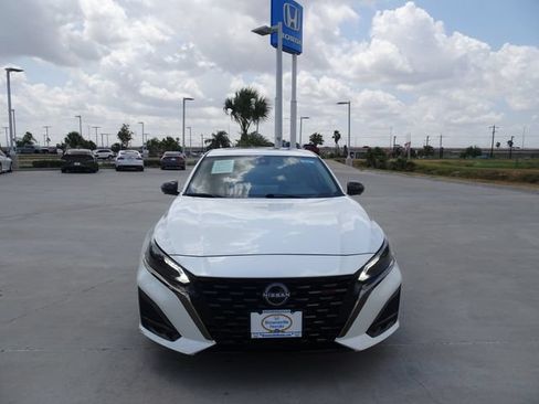 Used 2024 Nissan Altima 2.0 SR FWD image 2