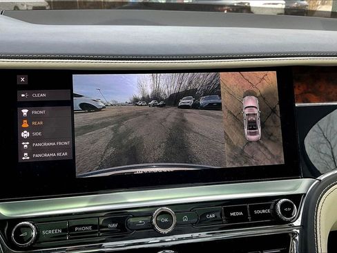 Used 2022 Bentley Flying Spur V8 image 14