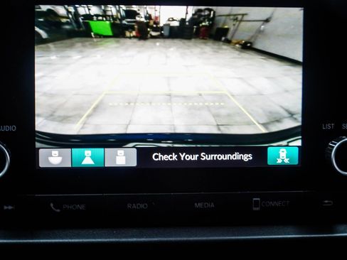 Used 2025 Honda Pilot Sport image 24