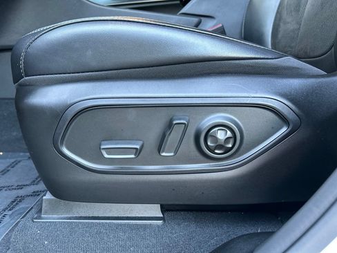 Used 2025 Jeep Grand Cherokee Altitude AWD/4WD image 14