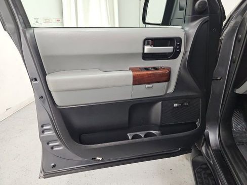 Used 2017 Toyota Sequoia Platinum AWD/4WD image 11