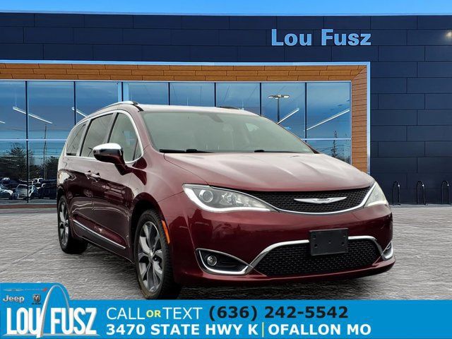 Used 2019 Chrysler Pacifica Limited FWD image 1