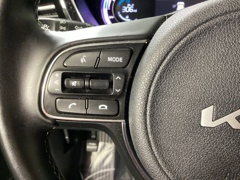 Used 2022 Kia Niro LXS image 25