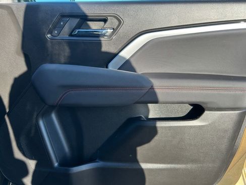 Used 2024 Chevrolet Colorado Z71 w/ Z71 Convenience Package 2 image 25