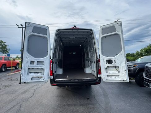 Used 2020 Mercedes-Benz Sprinter 3500 w/ Driver Convenience Package image 23