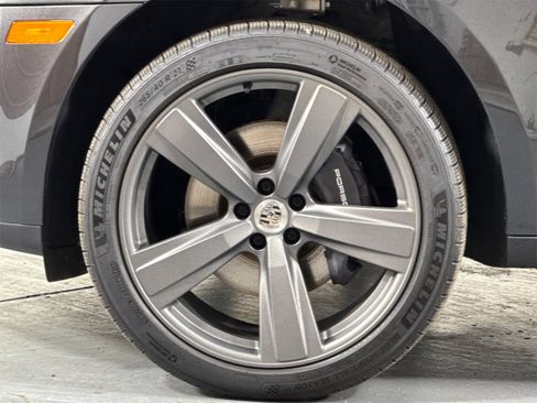 Used 2025 Porsche Macan image 32