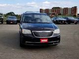 Used 2014 Chrysler Town & Country Touring image 3