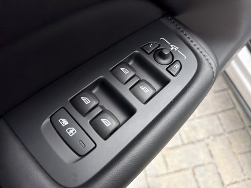 Certified 2025 Volvo XC60 B5 Plus image 15