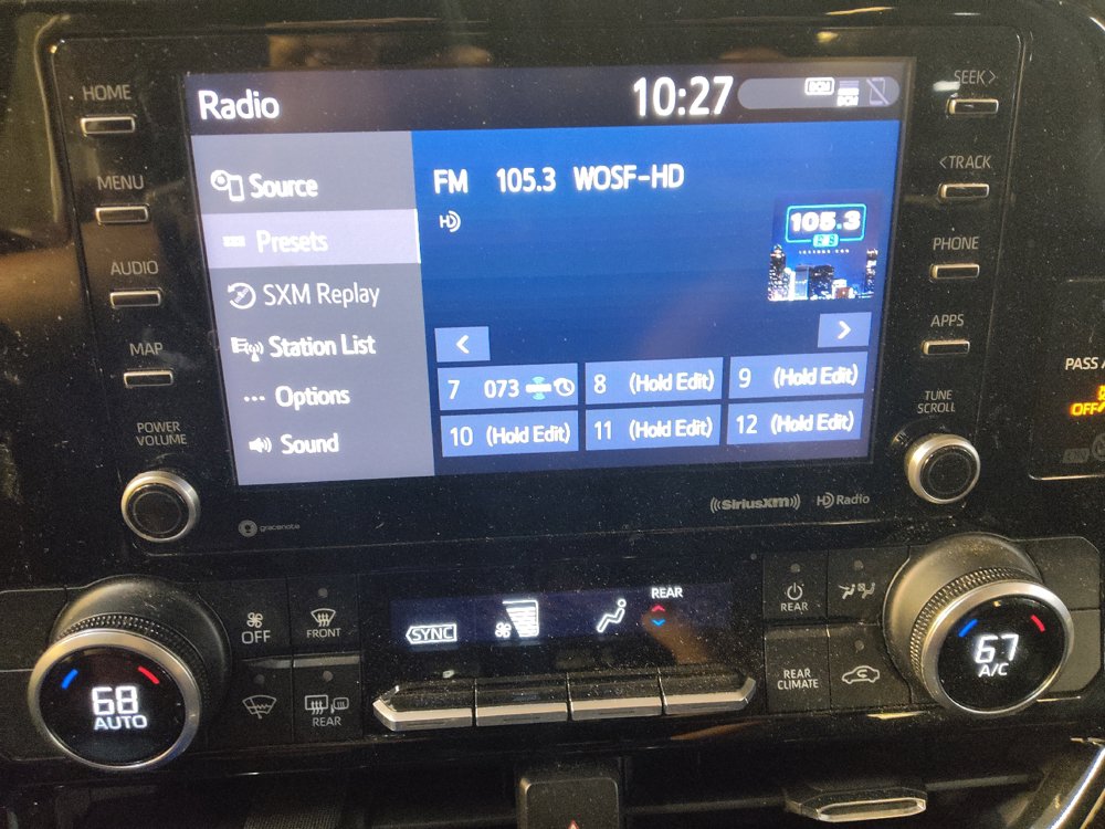 Used 2021 Toyota Highlander LE AWD/4WD image 25