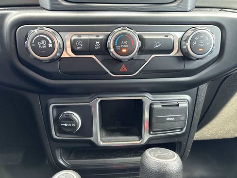Used 2019 Jeep Wrangler Sport AWD/4WD image 17