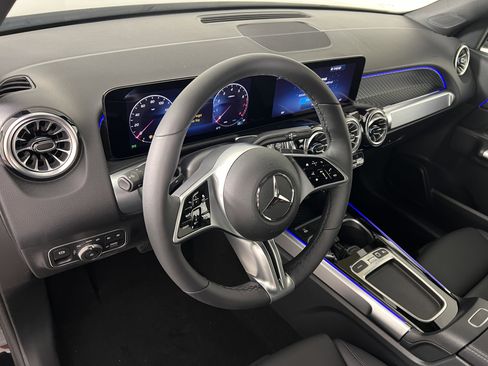 New 2025 Mercedes-Benz GLB 250 4MATIC image 17