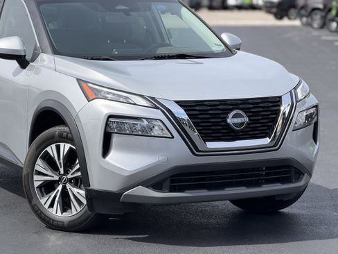 Used 2023 Nissan Rogue SV image 4