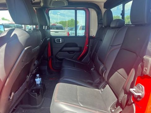 Used 2024 Jeep Gladiator Rubicon w/ Convenience Group AWD/4WD image 17