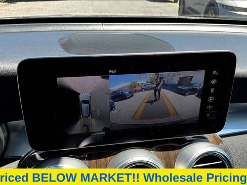 Used 2021 Mercedes-Benz GLC 300 w/ Premium Package image 17