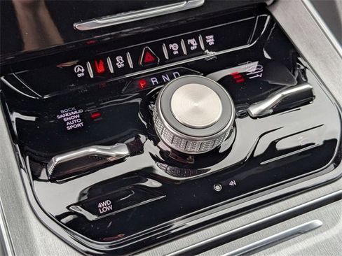 New 2025 Jeep Wagoneer L Series II w/ Convenience Group I image 24