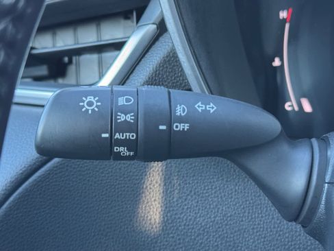 Used 2023 Toyota Corolla Cross XLE image 21