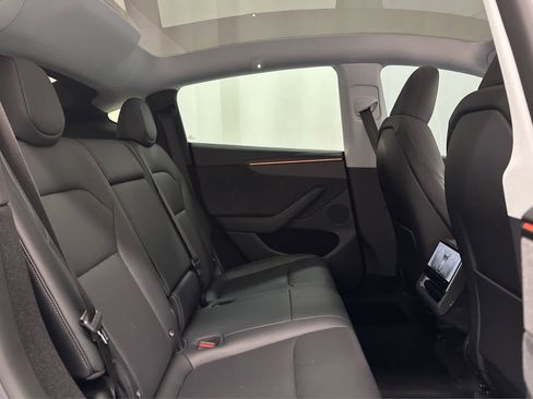 Used 2026 Tesla Model Y Long Range image 21