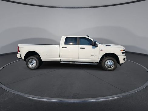 New 2026 RAM 3500 Big Horn AWD/4WD image 9