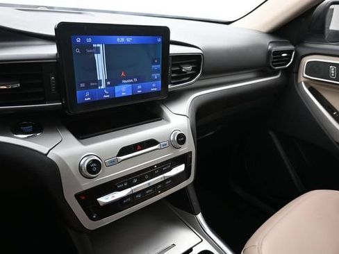 Used 2022 Ford Explorer XLT w/ Equipment Group 202A RWD image 11