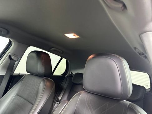 Used 2022 Chevrolet Trax LT w/ LT Convenience Package image 12