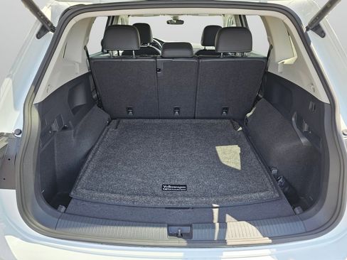 Used 2024 Volkswagen Tiguan SE image 19