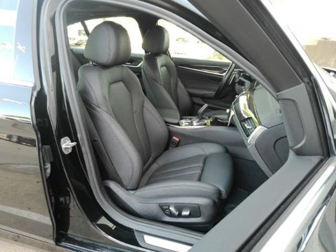 Used 2019 BMW 530i w/ Convenience Package RWD image 23