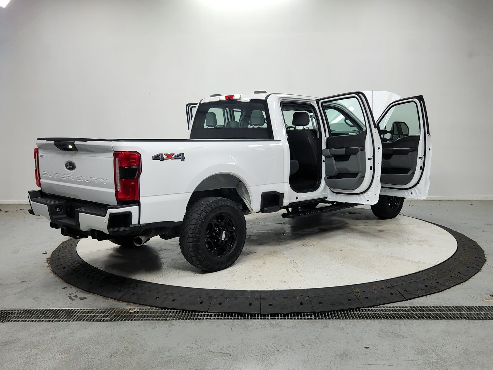 Used 2023 Ford F250 XL w/ STX Appearance Package AWD/4WD image 16