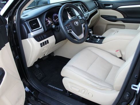 Used 2015 Toyota Highlander XLE image 11