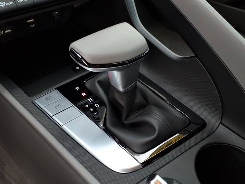 Certified 2025 Hyundai Elantra Sport FWD image 23