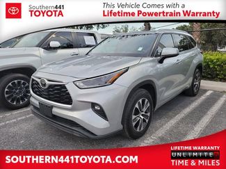 Used 2021 Toyota Highlander XLE FWD video 1