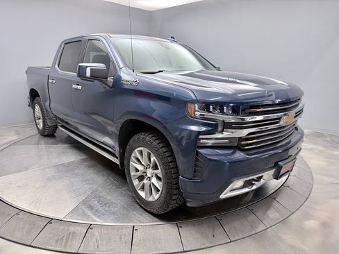 Used 2019 Chevrolet Silverado 1500 High Country w/ Technology Package AWD/4WD image 3