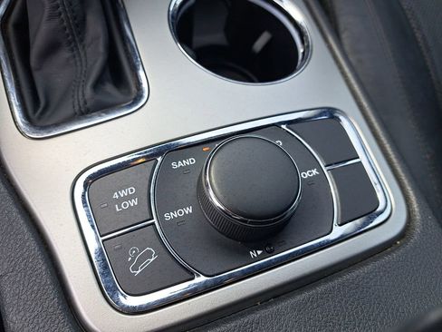 Used 2018 Jeep Grand Cherokee Limited w/ Luxury Group II image 27